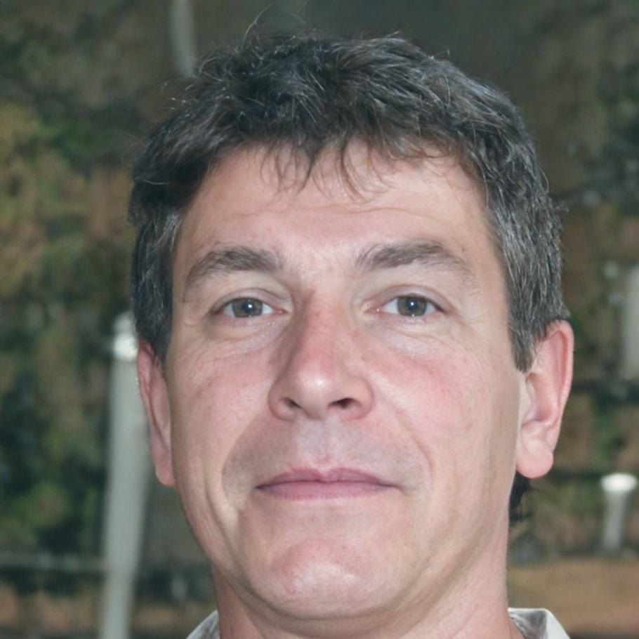 Ritratto di Aurelio Magnani, istruttore SEO tecnico